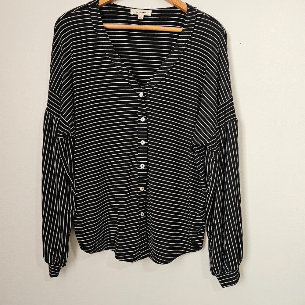 NEW W/O TAGS EE:SOME V NECK BUTTON DOWN PUFFED SLEEVES LONGSLEEVES TOP SZ S